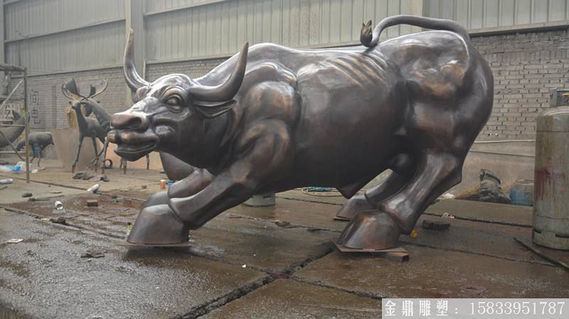 华尔街铜牛雕塑 (1)